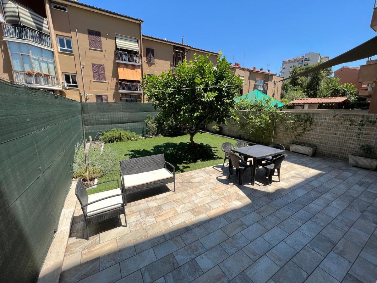 Casa Paestum. Your wonderful garden in Rome Buitenkant foto