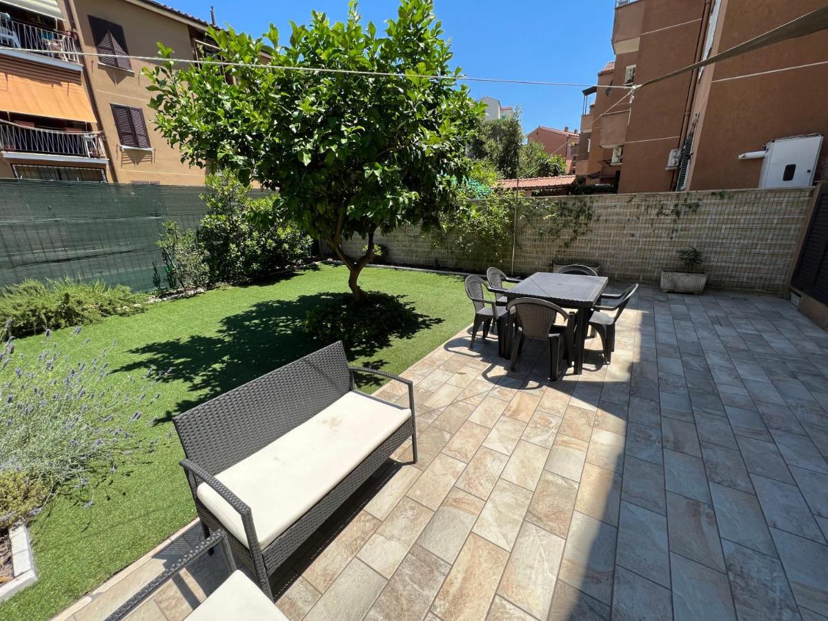 Casa Paestum. Your wonderful garden in Rome Buitenkant foto
